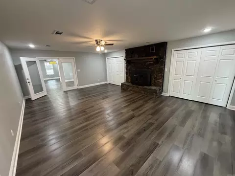 Living - 2213 Crestwood, Pine Bluff, AR 71603 photo 4 of 5