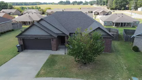 51 Ashcraft Ct, Paragould, AR 72450