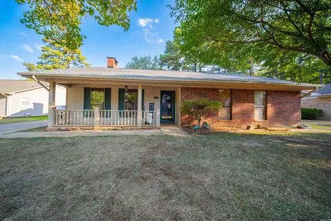 1102 Pinecrest Dr, Camden, AR 71701