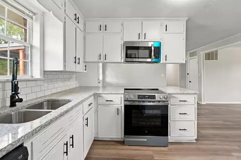 Kitchen - 110 W Alabama St, Beebe, AR 72012 photo 3 of 4