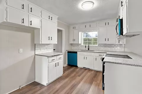 Kitchen - 110 W Alabama St, Beebe, AR 72012 photo 4 of 4