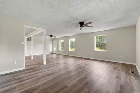 Living - 110 W Alabama St, Beebe, AR 72012 photo 6 of 7
