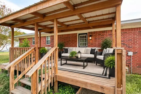 Exterior - 110 W Alabama St, Beebe, AR 72012 photo 6 of 9
