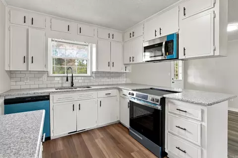 Kitchen - 110 W Alabama St, Beebe, AR 72012 photo 2 of 4