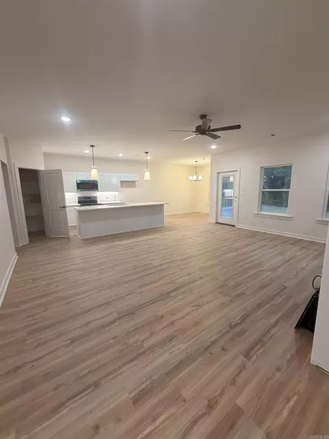 Living - 342 Everest St, Alexander, AR 72002 photo 2 of 3
