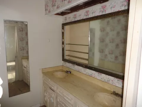 Bath - 3720 Ryburn Rd, Pine Bluff, AR 71603 photo 2 of 2