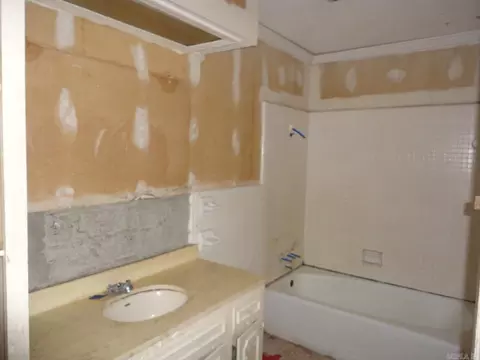 Bath - 3720 Ryburn Rd, Pine Bluff, AR 71603 photo 1 of 2