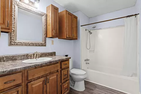Bath - 2 Evergreen Dr, Searcy, AR 72143 photo 1 of 1
