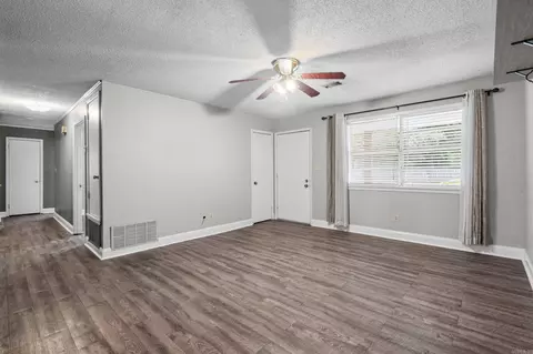Living - 2 Evergreen Dr, Searcy, AR 72143 photo 1 of 2