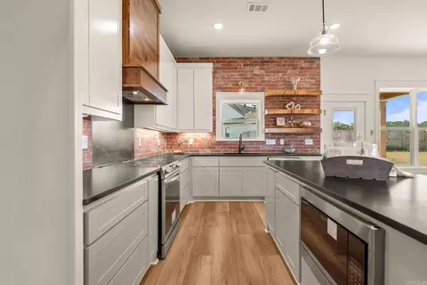 Kitchen - 119 Michael Dr, Beebe, AR 72012 photo 2 of 5