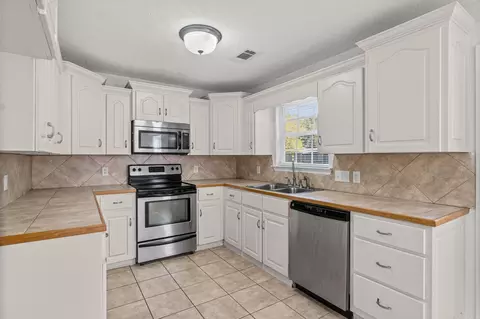 Kitchen - 101 Lucy Ln, Ward, AR 72176 photo 1 of 1