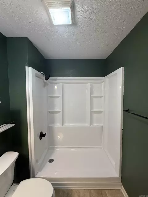 Bath - 101 Lucy Ln, Ward, AR 72176 photo 2 of 3