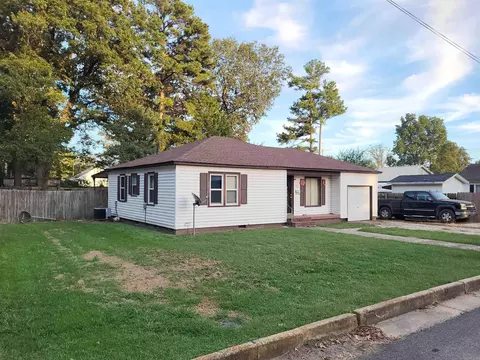 Exterior - 225 S Cagle St, Rector, AR 72461 photo 2 of 12