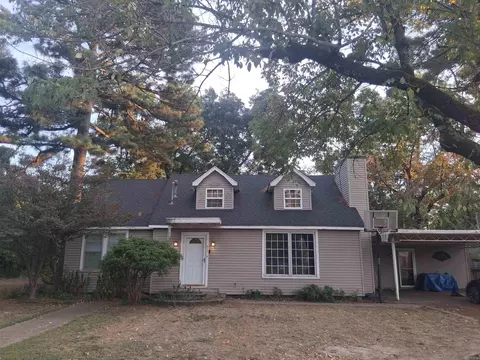 413 W 5th St, Stuttgart, AR 72160