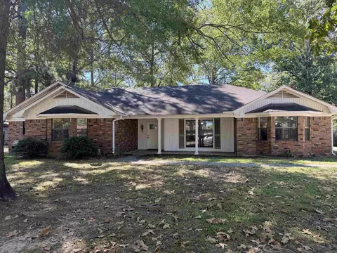 108 Woodshire Dr, Crossett, AR 71635