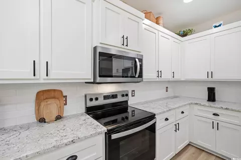 Kitchen - 208 Blackjack, Greenbrier, AR 72058 photo 4 of 5