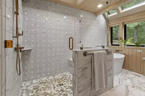 Bath - 2702 Stonehedge Dr, Harrison, AR 72601 photo 2 of 6