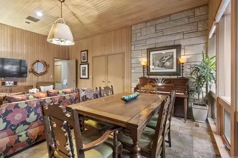 Dining - 2702 Stonehedge Dr, Harrison, AR 72601 photo 2 of 6