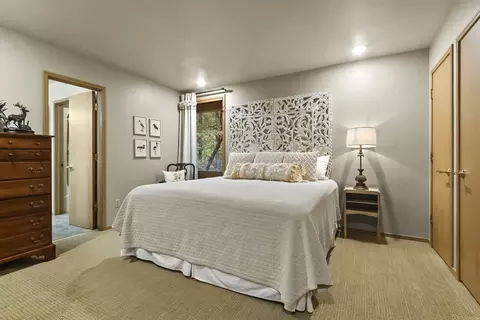 Bedroom - 2702 Stonehedge Dr, Harrison, AR 72601 photo 4 of 7