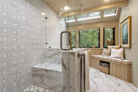 Bath - 2702 Stonehedge Dr, Harrison, AR 72601 photo 3 of 6