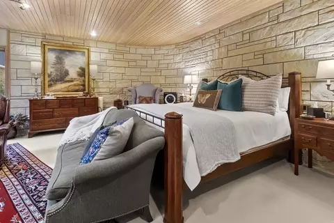Bedroom - 2702 Stonehedge Dr, Harrison, AR 72601 photo 1 of 7