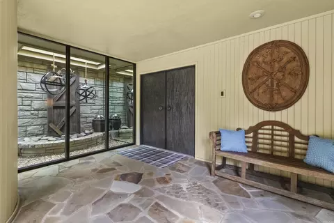 Entry Way - 2702 Stonehedge Dr, Harrison, AR 72601 photo 1 of 4