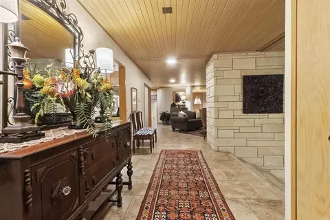 Entry Way - 2702 Stonehedge Dr, Harrison, AR 72601 photo 2 of 4