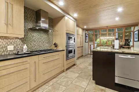 Kitchen - 2702 Stonehedge Dr, Harrison, AR 72601 photo 4 of 5