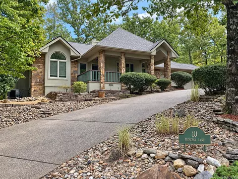 10 Princesa Ln, Hot Springs Village, AR 71909
