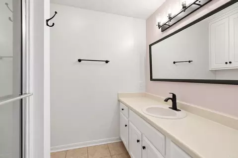 Bath - 2235 Rainbow Rd, Conway, AR 72032 photo 1 of 2