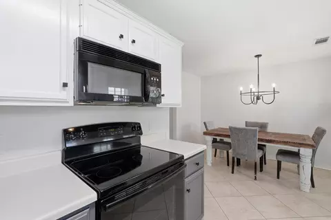 Kitchen - 2235 Rainbow Rd, Conway, AR 72032 photo 4 of 5