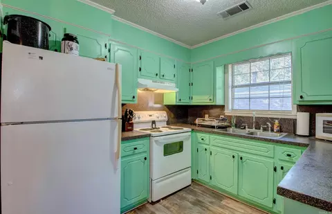 Kitchen - 607 Meadow Cir, Beebe, AR 72012 photo 2 of 3