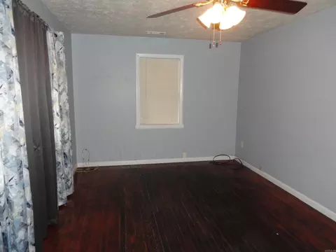 Living - 104 Boyd Cir, Marshall, AR 72650 photo 1 of 2