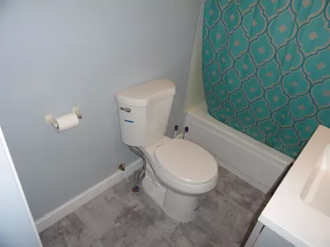 Bath - 104 Boyd Cir, Marshall, AR 72650 photo 2 of 4