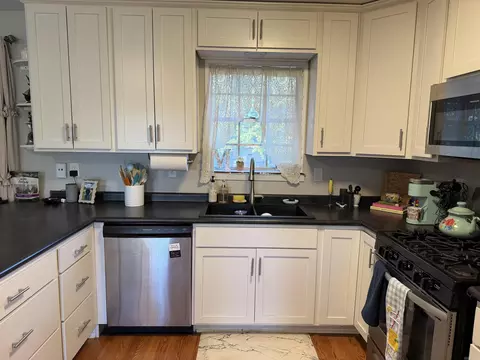 Kitchen - 1612 Pinecroft St, Benton, AR 72019 photo 3 of 4
