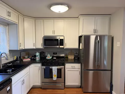 Kitchen - 1612 Pinecroft St, Benton, AR 72019 photo 2 of 4