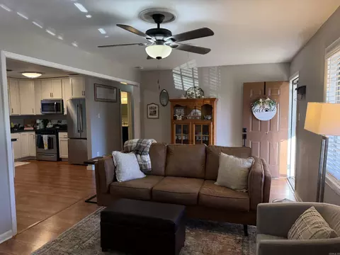Entry Way - 1612 Pinecroft St, Benton, AR 72019 photo 1 of 4