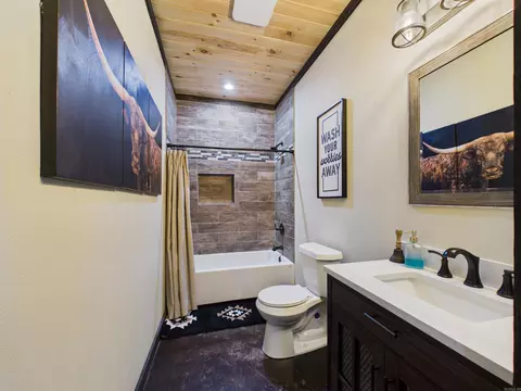 Bath - 106 W Prosperity Rd, Poughkeepsie, AR 72569 photo 3 of 5