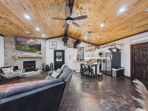 Living - 106 W Prosperity Rd, Poughkeepsie, AR 72569 photo 3 of 5