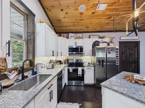 Kitchen - 106 W Prosperity Rd, Poughkeepsie, AR 72569 photo 4 of 4