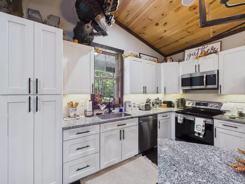 Kitchen - 106 W Prosperity Rd, Poughkeepsie, AR 72569 photo 3 of 4