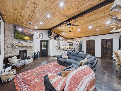 Living - 106 W Prosperity Rd, Poughkeepsie, AR 72569 photo 2 of 5