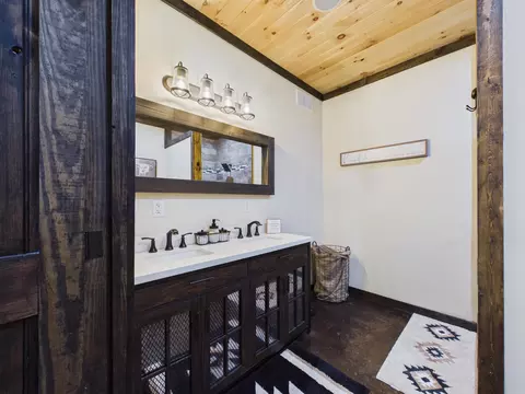Bath - 106 W Prosperity Rd, Poughkeepsie, AR 72569 photo 2 of 5
