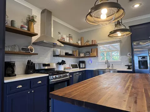Kitchen - 1705 Potter St, Conway, AR 72032 photo 2 of 3