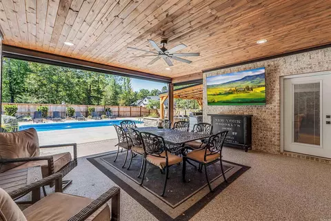 Exterior - 312 Devoe Bend Dr, Maumelle, AR 72113 photo 3 of 9