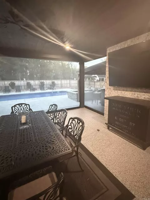 Exterior - 312 Devoe Bend Dr, Maumelle, AR 72113 photo 5 of 9