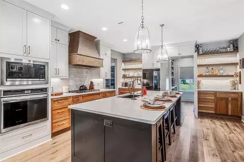 Kitchen - 312 Devoe Bend Dr, Maumelle, AR 72113 photo 5 of 5