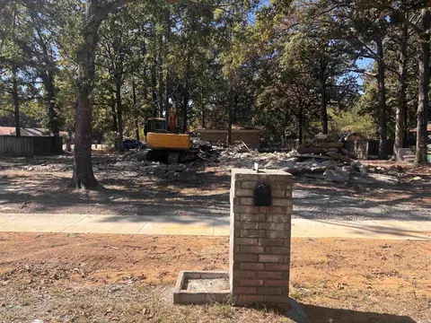 10300 Valley Dr, Little Rock, AR 72209