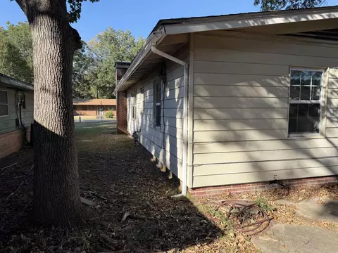 Exterior - 2006 W 34th Ave, Pine Bluff, AR 71603 photo 3 of 4