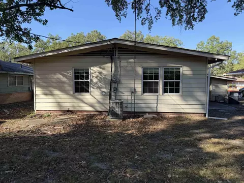Exterior - 2006 W 34th Ave, Pine Bluff, AR 71603 photo 2 of 4